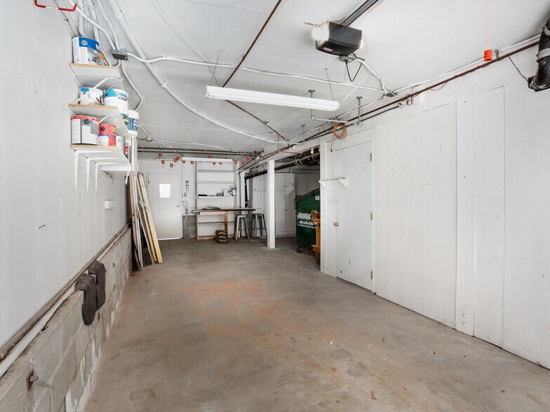 More Photos Of 58 Ozone Ave, Venice Specialty For Sale