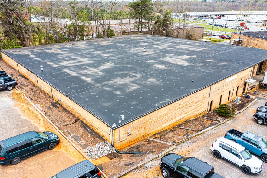 More Photos Of 3340 20th Ave SE, Newton Unknown For Lease