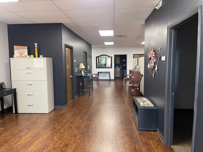 More Photos Of 168 Col Etheredge Blvd, Huntsville Flex For Lease