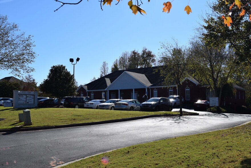 More Photos Of 115-131 N Park Trl, Stockbridge Medical For Lease