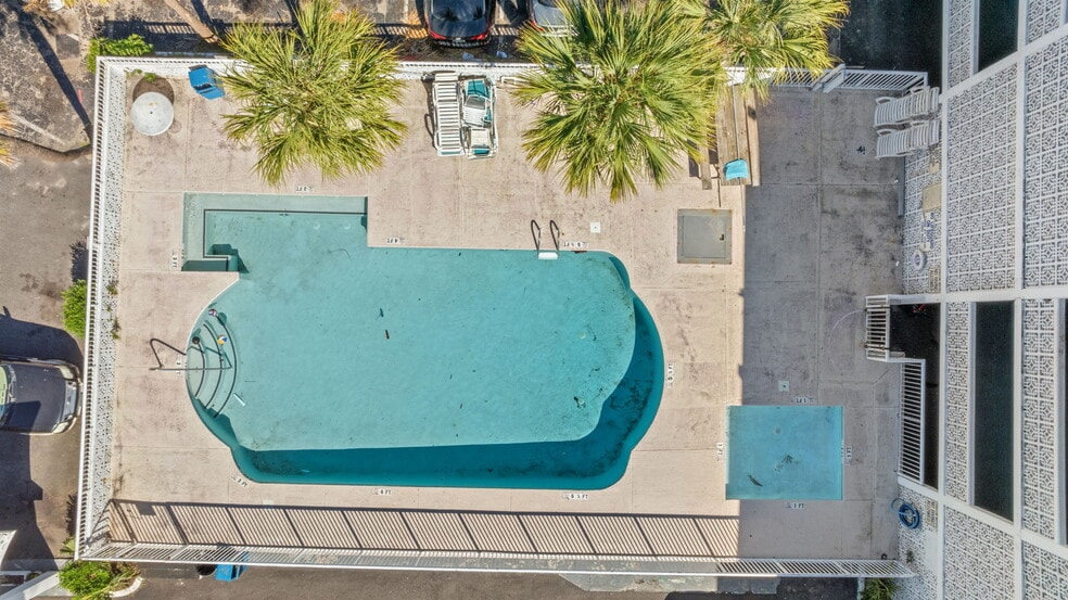 More Photos Of 606 N Ocean Blvd, Myrtle Beach Hotel For Sale