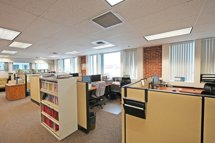 More Photos Of 21 N 1st Ave, Yakima Office For Sale