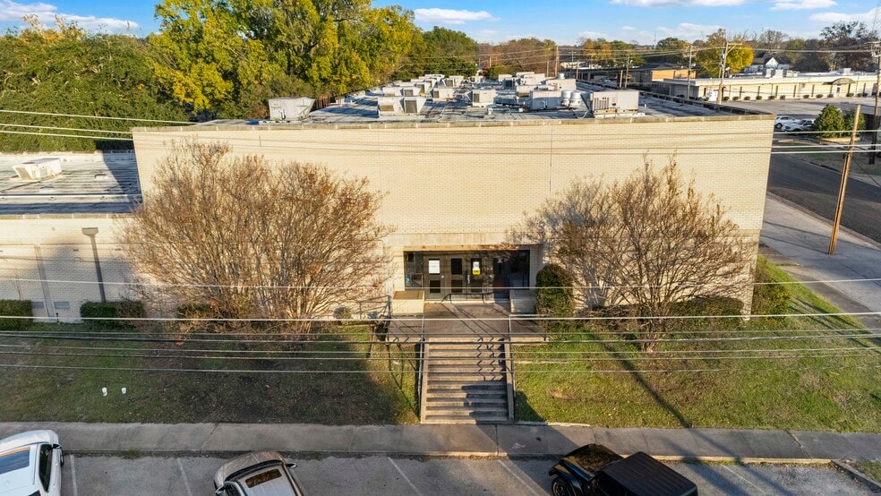 More Photos Of 500 Magrill st, Longview Loft Creative Space For Sale