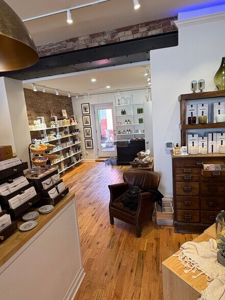 More Photos Of 1202 Federal St, Pittsburgh Storefront For Lease
