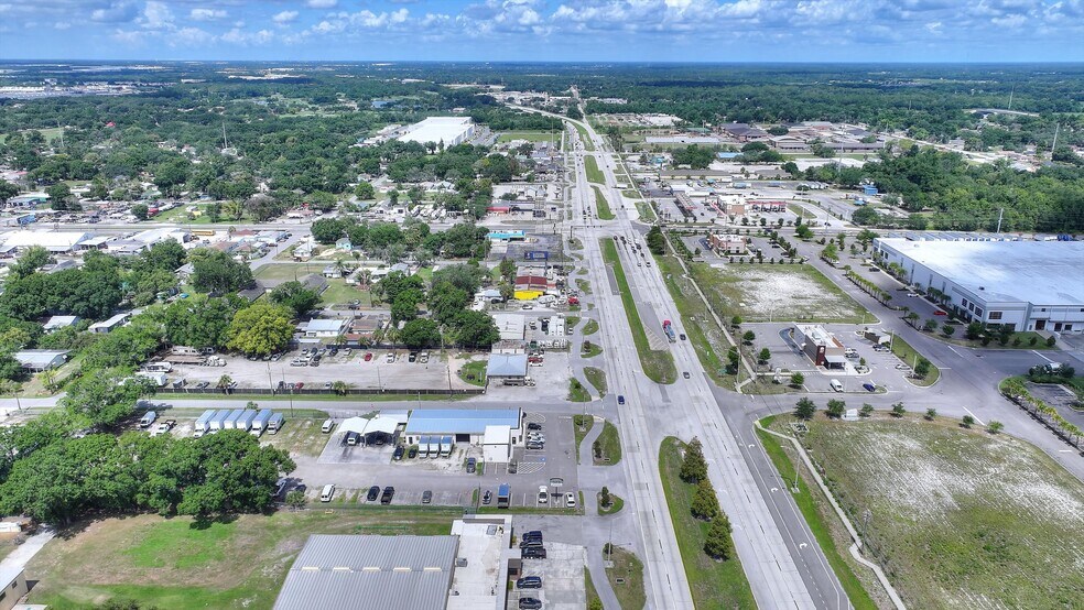 More Photos Of 2016 W Memorial Blvd, Lakeland Auto Repair For Lease