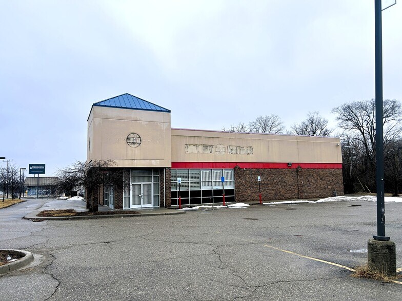 More Photos Of 15181 Telegraph Rd, Redford Freestanding For Lease