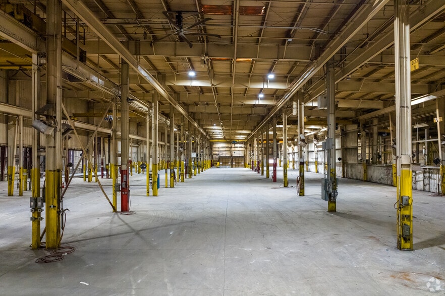 More Photos Of 7900 W Tower Ave, Milwaukee Manufacturing For Sale
