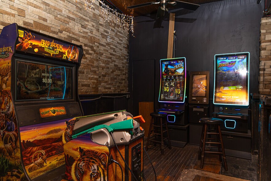 More Photos Of 139 E Hopkins St, San Marcos Bar For Sale