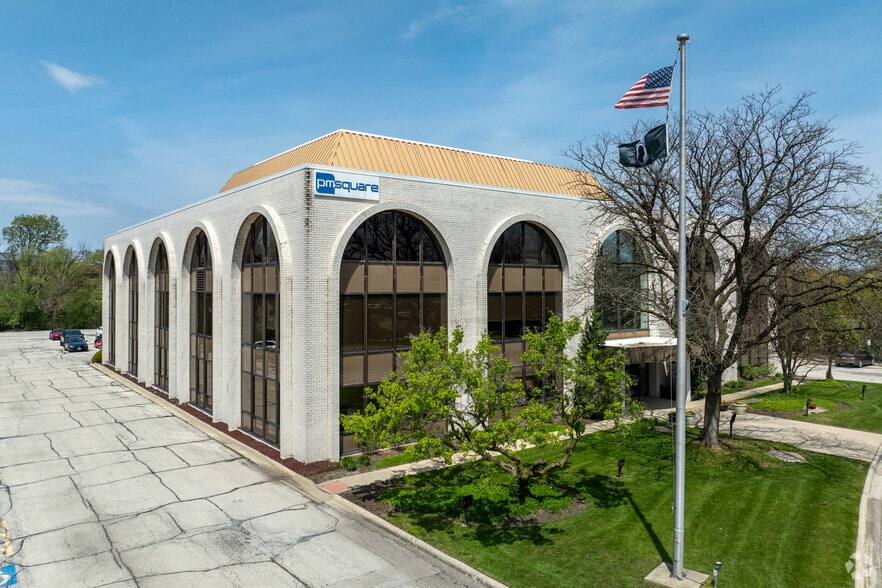 Primary Photo Of 2100 Clearwater Dr, Oak Brook Medical For Lease
