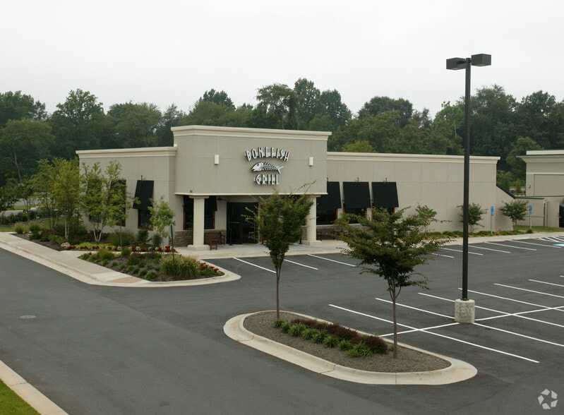 More Photos Of 7611 Somerset Crossing Dr, Gainesville Restaurant For Lease