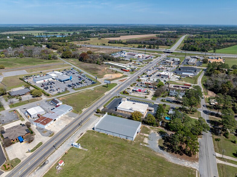 More Photos Of 640 E Washington Ave, Ashburn Freestanding For Sale