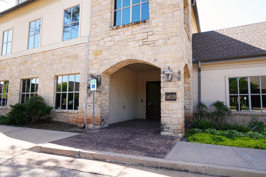 Primary Photo Of 5619 N Classen Blvd, Oklahoma City Office For Sale