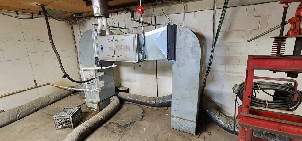 More Photos Of 4 Alcap Rdg, Cromwell Manufacturing For Lease