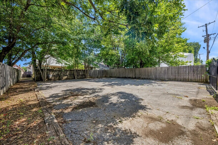 More Photos Of 2151 Monroe Ave, Memphis Office Residential For Sale