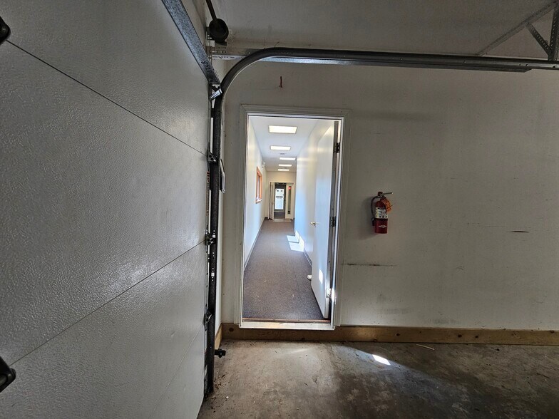 More Photos Of 3949 N River Rd, Freeland Office For Sale