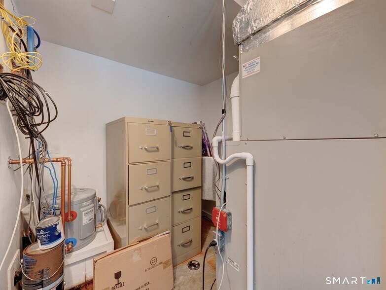 More Photos Of 225 Oakland Rd, South Windsor Office For Sale