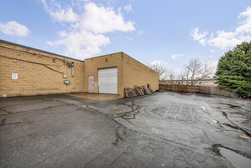 More Photos Of 9431 Mentor Ave, Mentor Freestanding For Sale