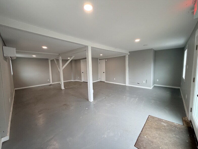 More Photos Of 5761 Lower York Rd, New Hope Storefront Retail Residential For Lease