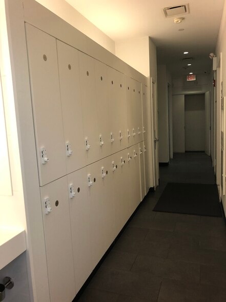 More Photos Of 7 Popham Rd, Scarsdale General Retail For Lease