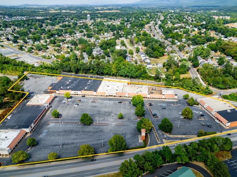 More Photos Of 801-901 W Broad St, Waynesboro Unknown For Lease