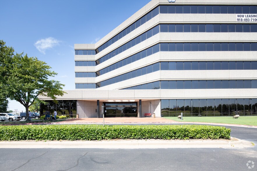 More Photos Of 10159 E 11th St, Tulsa Office For Lease