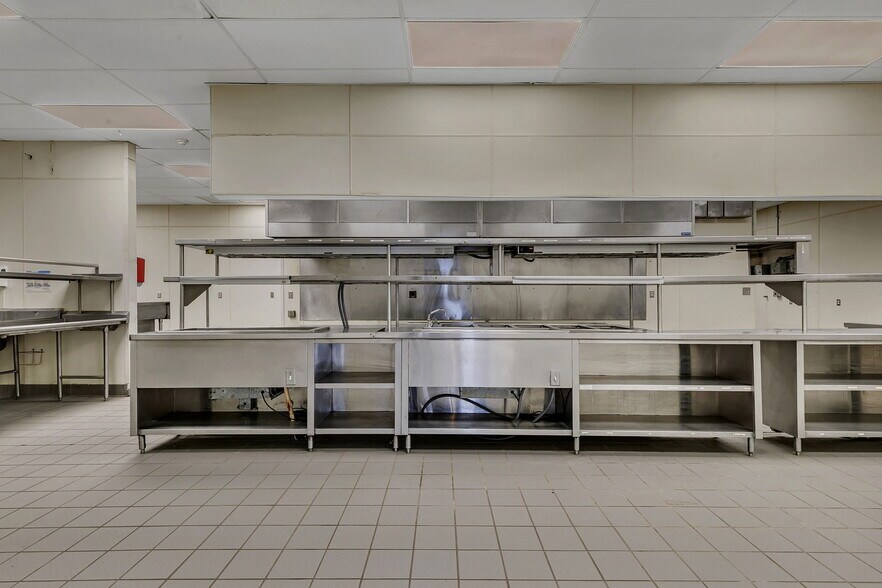 More Photos Of 14860 165th Ave, Becker Restaurant For Sale