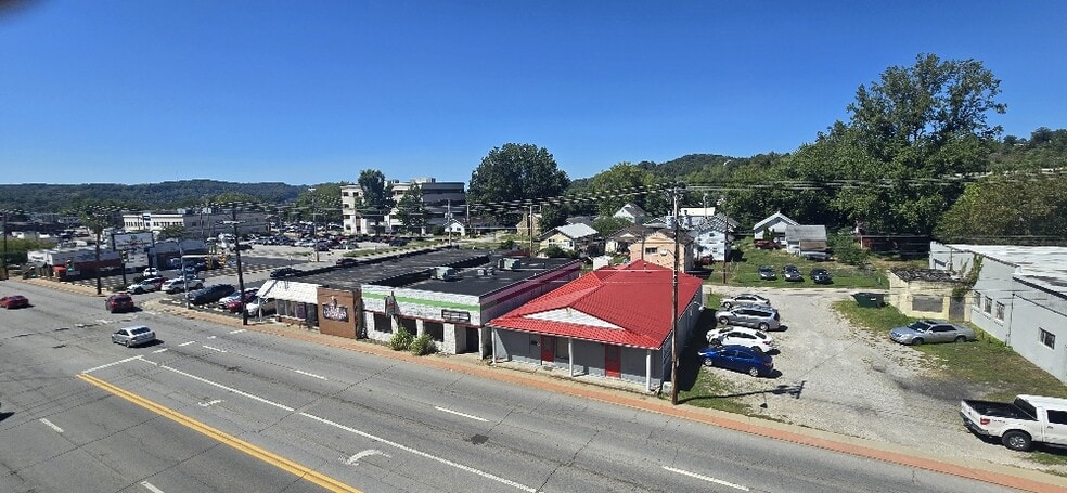 More Photos Of 4518 MacCorkle Ave SW, Charleston Freestanding For Lease