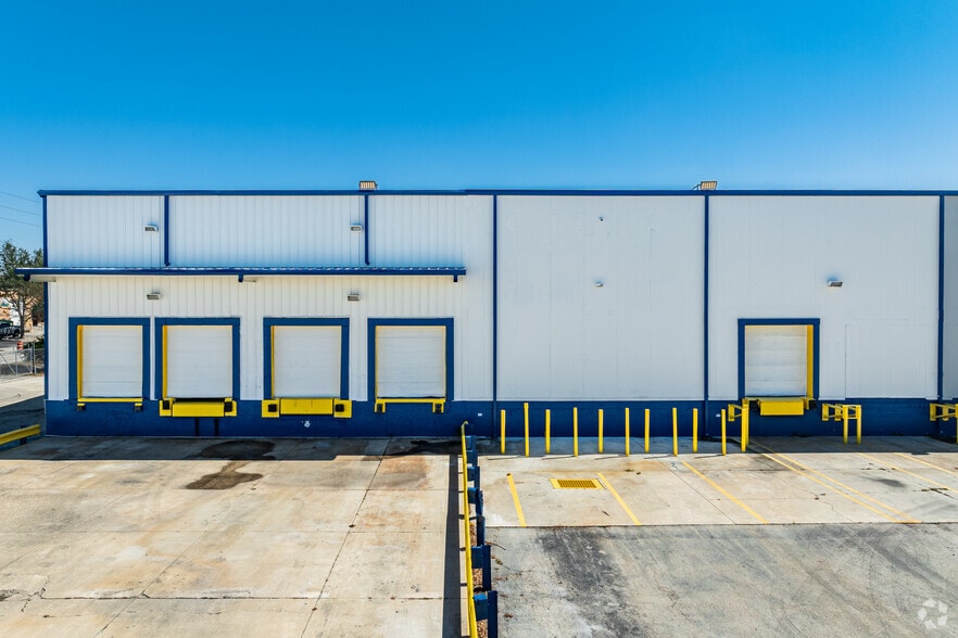 More Photos Of 4206 Mercantile Ave, Naples Distribution For Lease