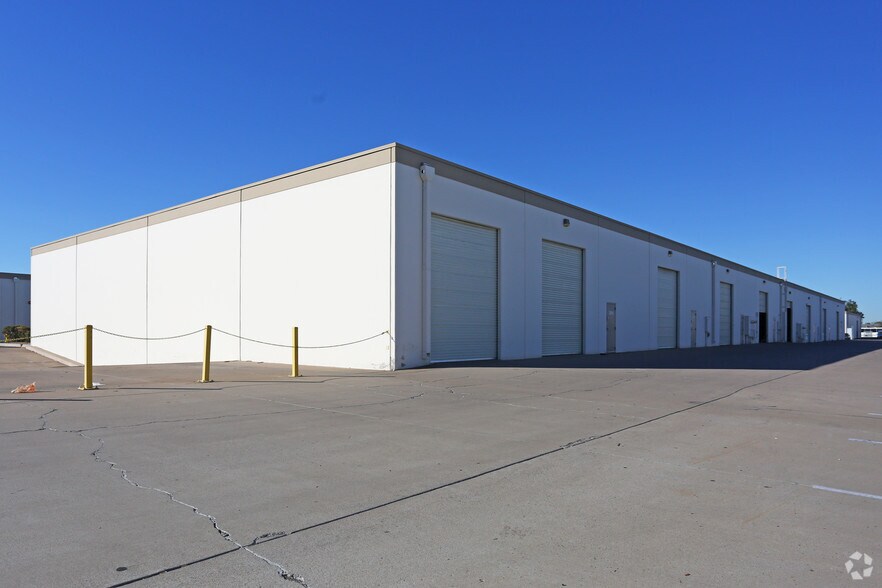 More Photos Of 3842-3914 E Roeser Rd, Phoenix Warehouse For Lease