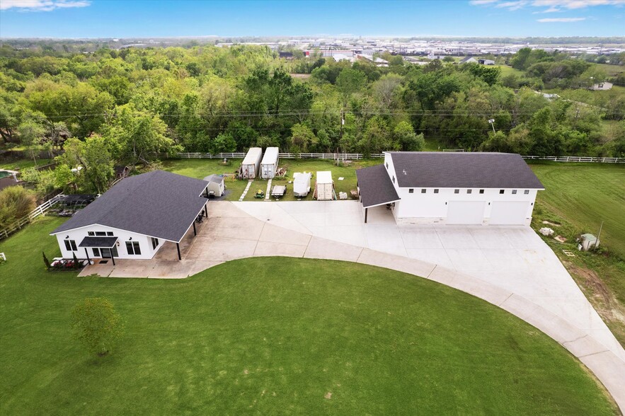 Primary Photo Of 17810 County Road 125, Pearland Flex For Sale