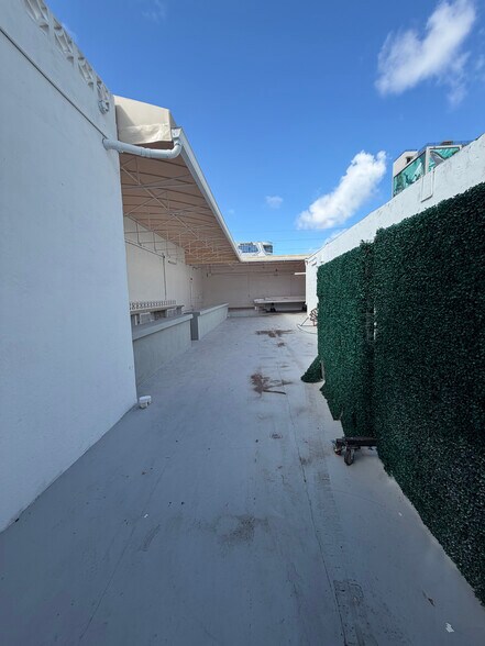 More Photos Of 345 NW 24th St, Miami Storefront Retail Office For Lease
