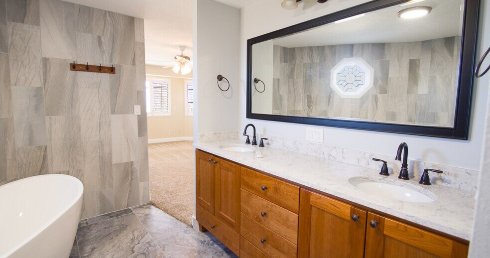 More Photos Of 397 N Wendy St, Torrey Specialty For Sale