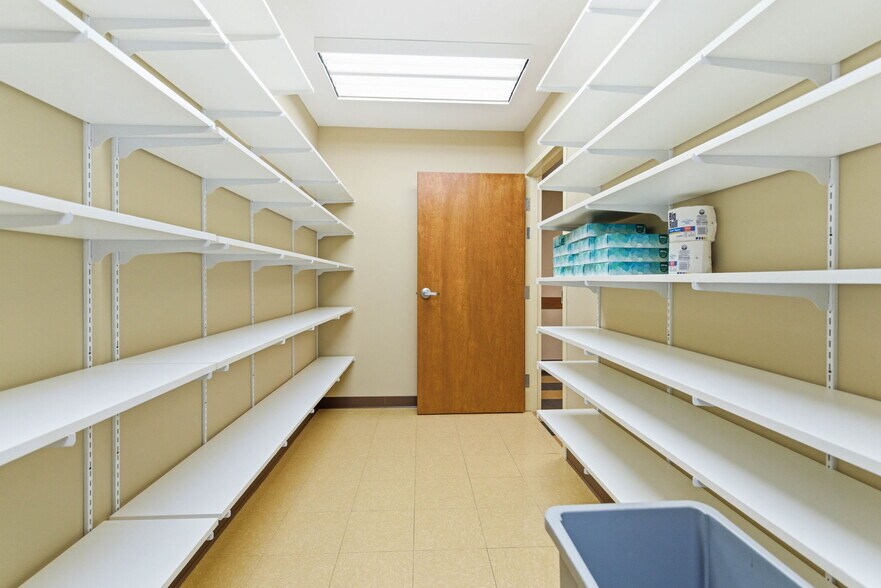 More Photos Of 3208 College Dr, Louisville Office For Sale