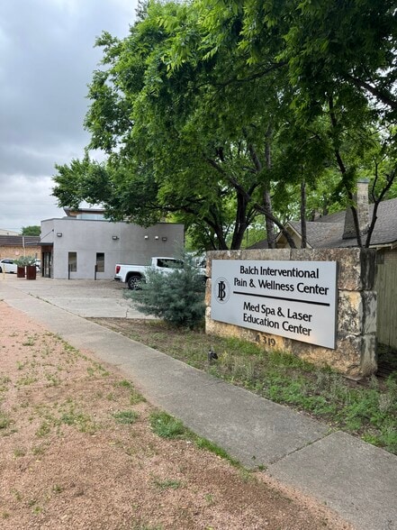 More Photos Of 4319 Camp Bowie Blvd, Fort Worth Medical For Sale