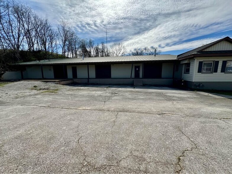 More Photos Of 602 Veterans Dr, Florence Flex For Sale