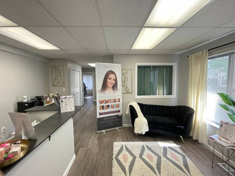 More Photos Of 2 Forest Park Dr, Farmington Unknown For Lease