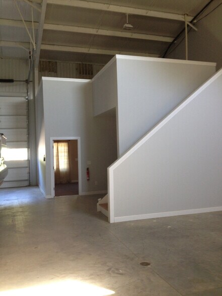 More Photos Of 133 Powhatan Springs Rd, Williamsburg Flex For Lease