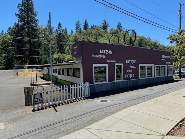 More Photos Of 785 Rogue River Hwy, Grants Pass Freestanding For Sale