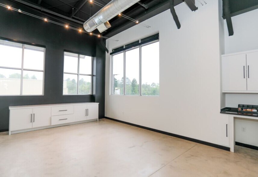 More Photos Of 525 Woodland Square Blvd, Conroe Coworking Space