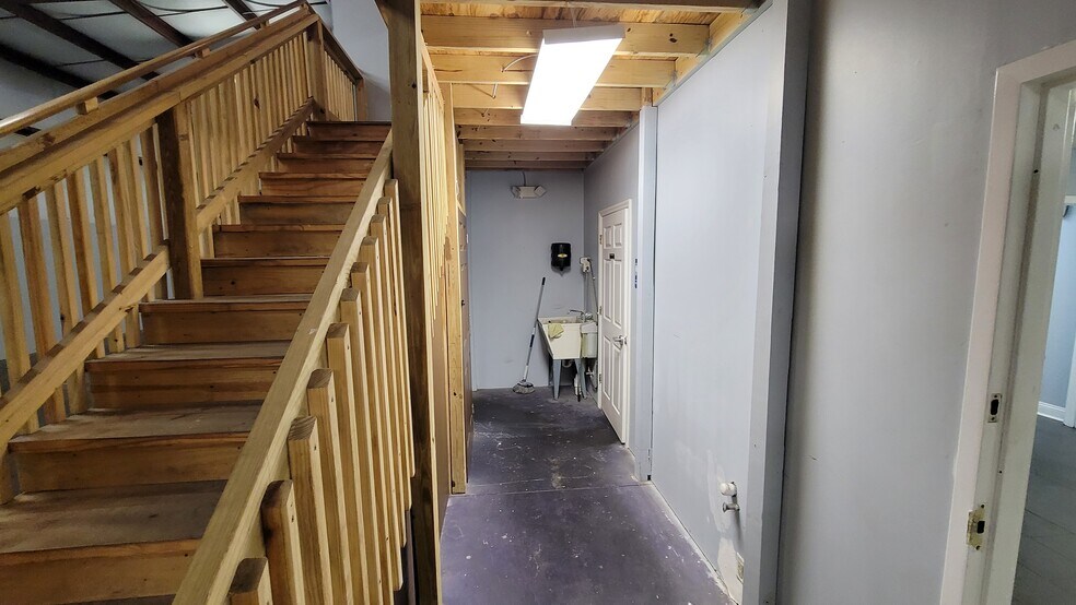 More Photos Of 104 Liberty Center Pl, Saint Augustine Warehouse For Lease