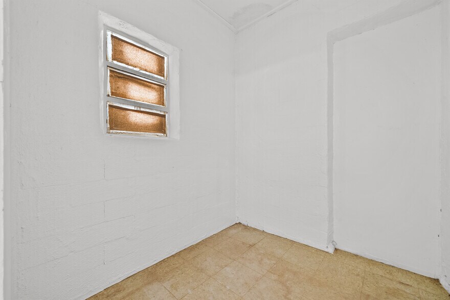 More Photos Of 550 Highway 46, Wasco Warehouse For Sale