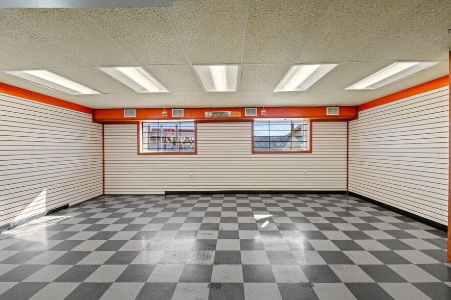 More Photos Of 476 N Main St, Clinton General Retail For Sale