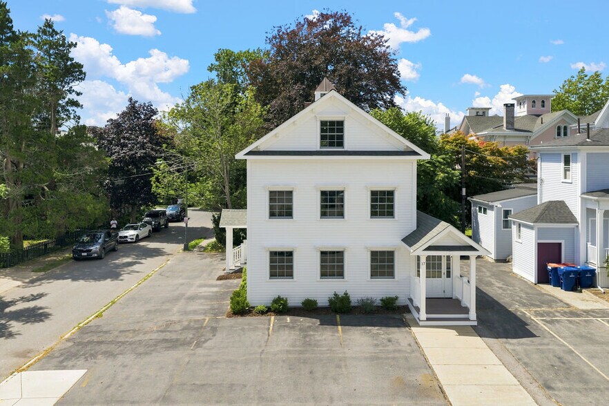 More Photos Of 17 Orchard St, New Bedford Office For Sale