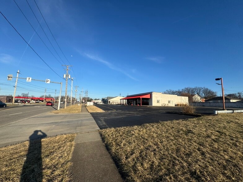More Photos Of 13425 Snow Rd, Brook Park Freestanding For Lease
