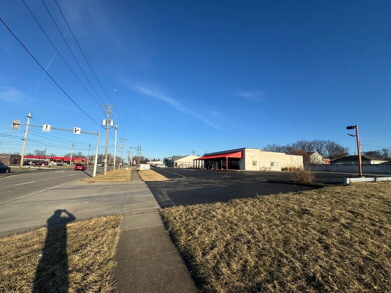 More Photos Of 13425 Snow Rd, Brook Park Freestanding For Lease