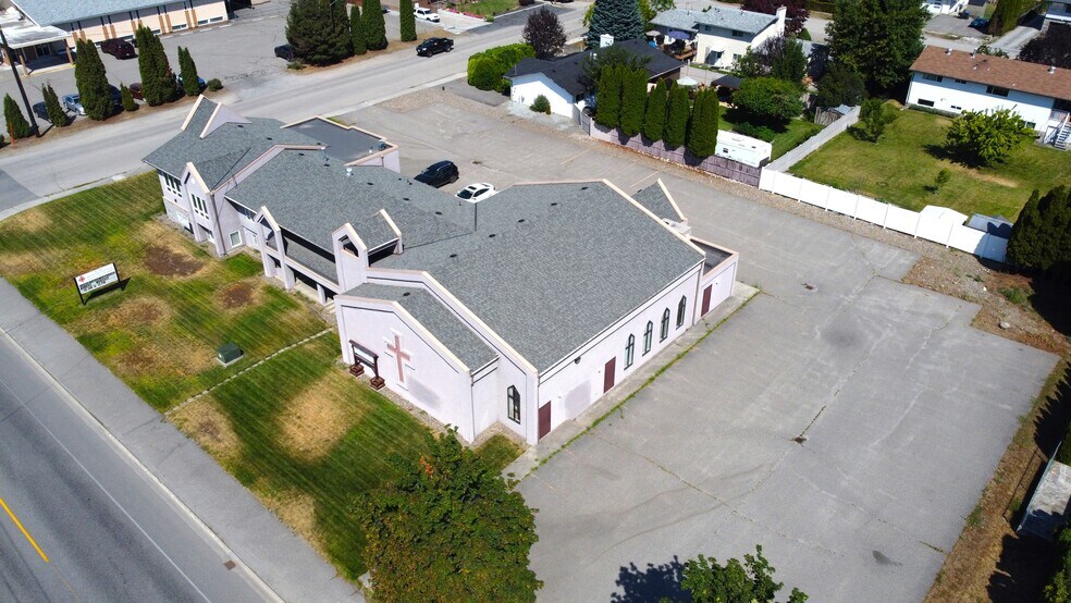 Primary Photo Of 380 Leathead Rd, Kelowna General Retail For Lease