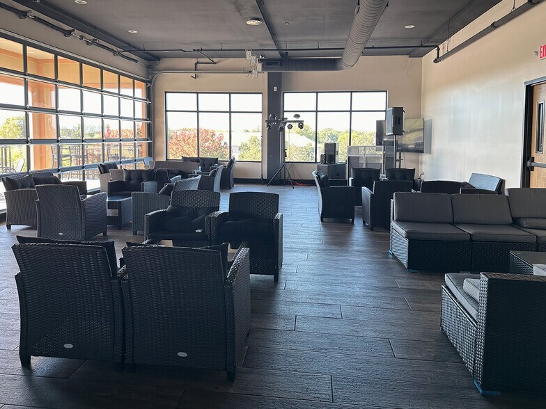 More Photos Of 2590 Freeway Blvd, Brooklyn Center Restaurant For Sale