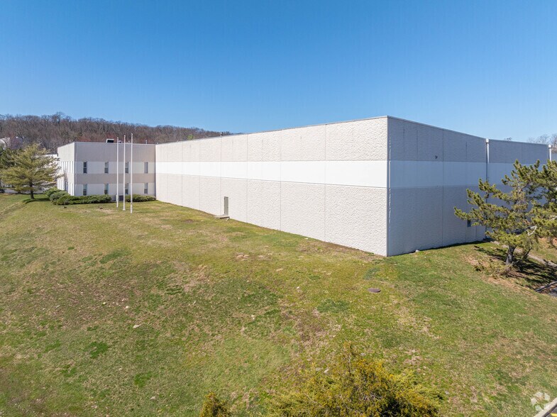 Primary Photo Of 260 Walsh Dr, Parsippany Warehouse For Lease