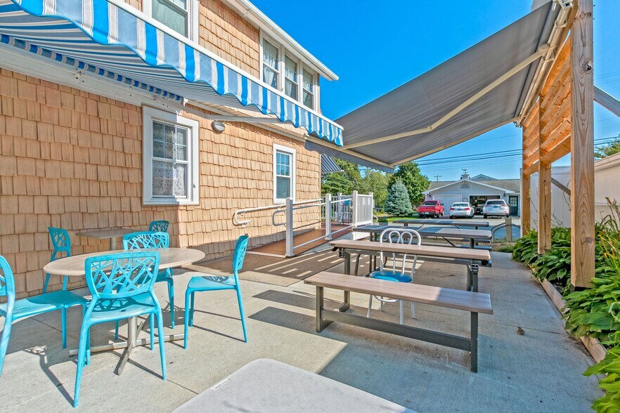 More Photos Of 35 Nehantic Dr, Niantic Storefront Retail Residential For Sale