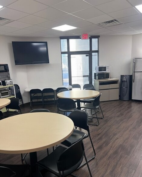 More Photos Of 3511 NE 22nd Ave, Fort Lauderdale Office For Lease